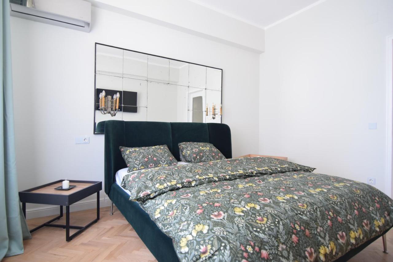 Beautiful Apartment In Old City بوخارست المظهر الخارجي الصورة